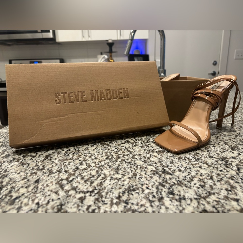 Steve Madden | Uplift | Camel Patent - image 1
